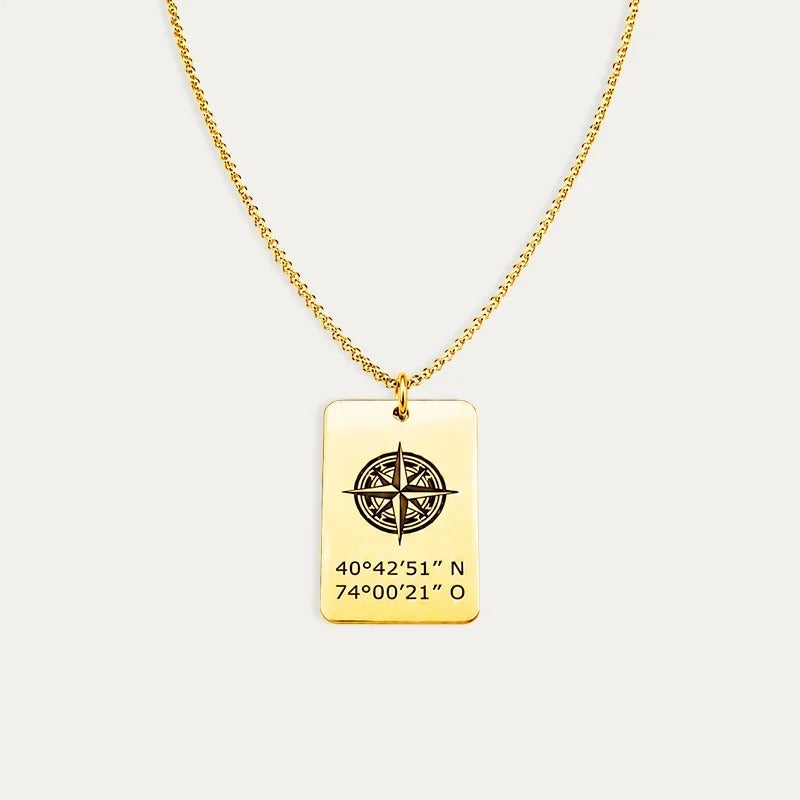 Collar Chapa en Plata Dorada Personalizada con Coordenadas Compass